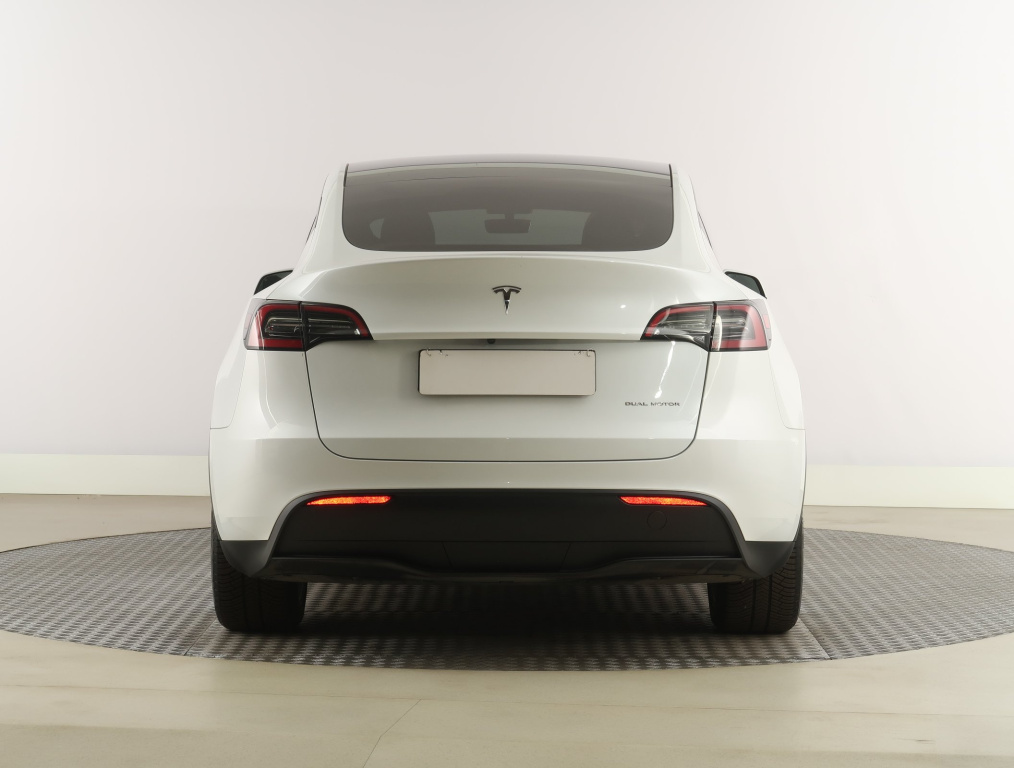 Tesla Model Y 4x4 2023 6