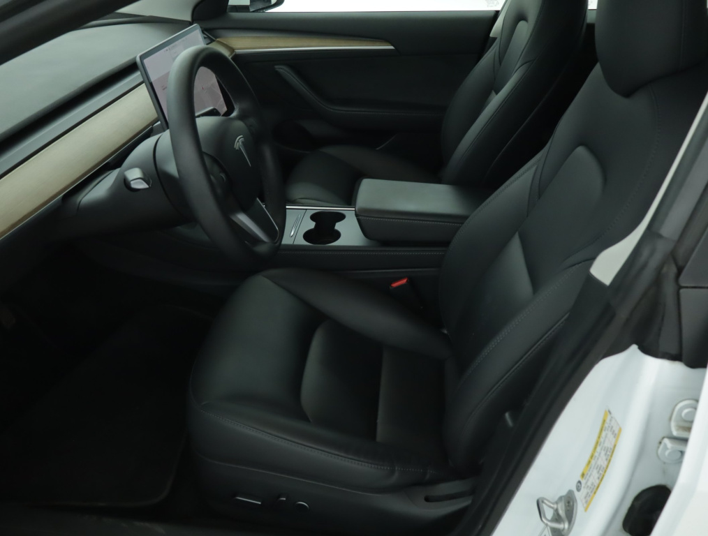 Tesla Model 3 2021 13