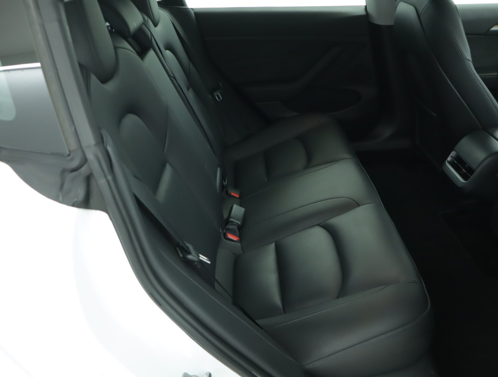 Tesla Model 3 2021 11