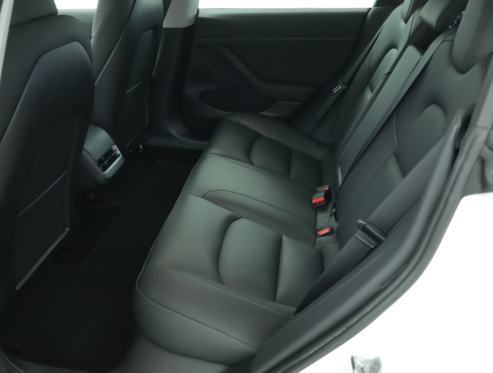 Tesla Model 3 2021 12