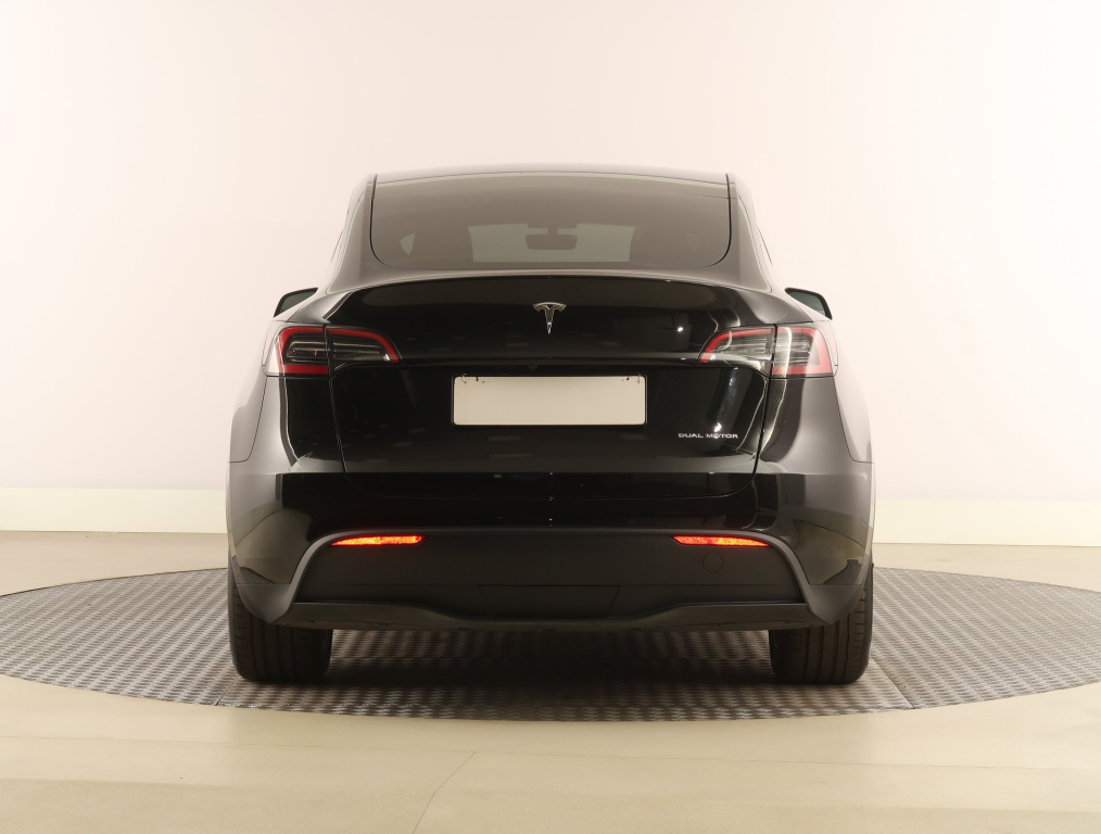 Tesla Model Y 4x4 2023 6