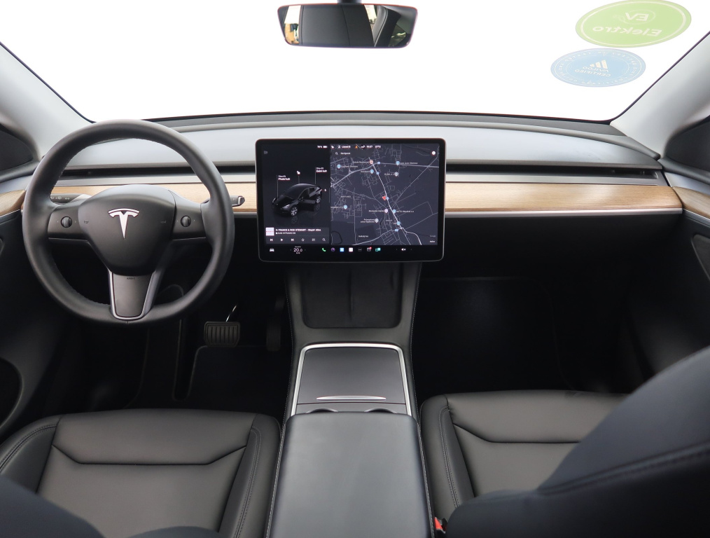 Tesla Model Y 4x4 2023 9