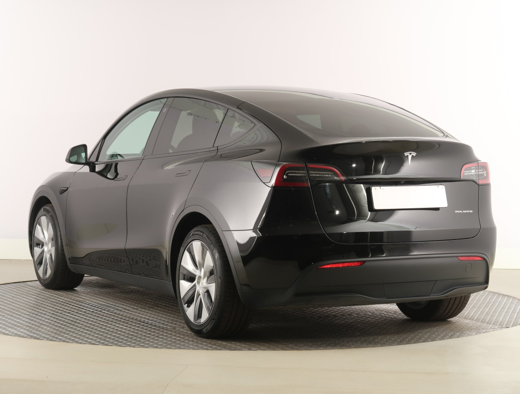 Tesla Model Y 4x4 2023 5