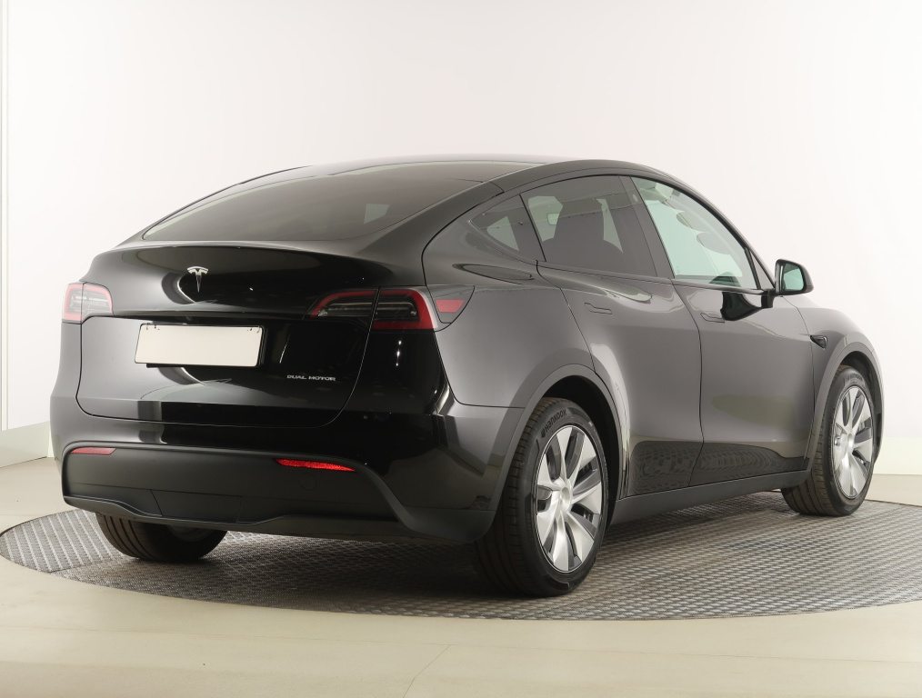 Tesla Model Y 4x4 2023 7