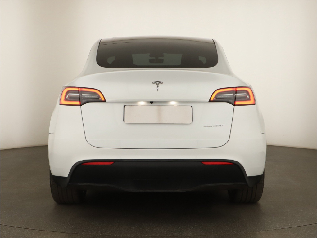 Tesla Model Y 4x4 2023 6