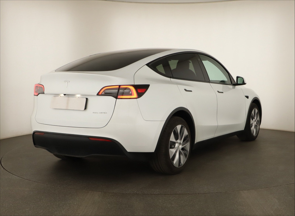Tesla Model Y 4x4 2023 7