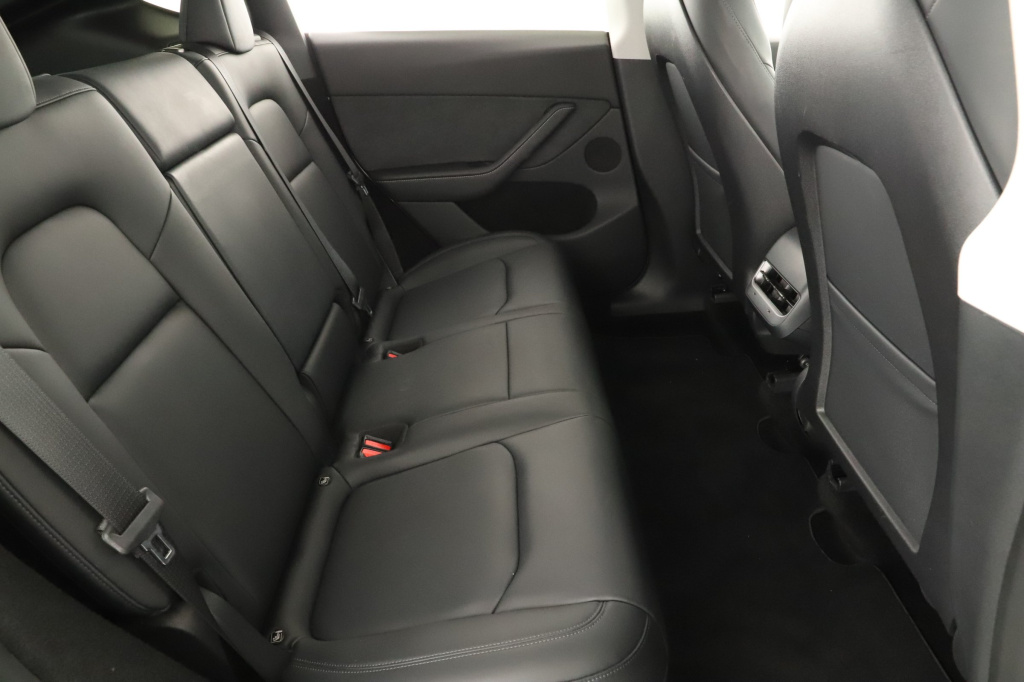 Tesla Model Y 4x4 2023 10