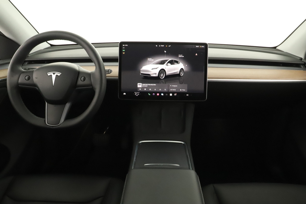 Tesla Model Y 4x4 2023 9