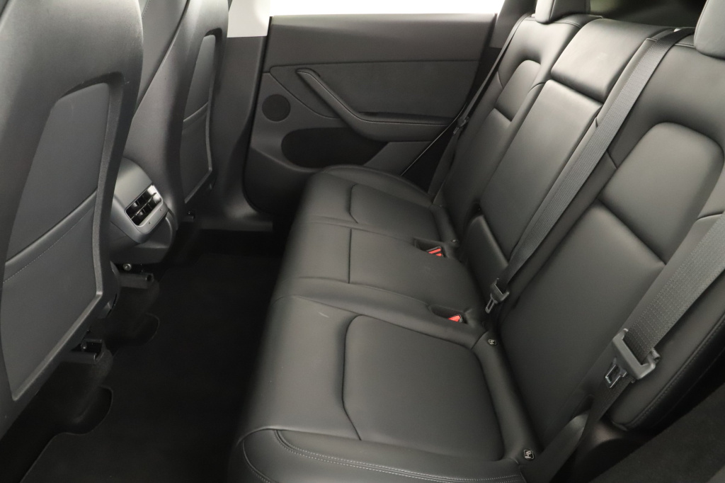 Tesla Model Y 4x4 2023 12