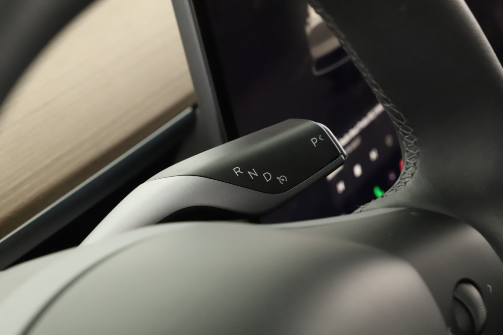 Tesla Model Y 4x4 2023 18