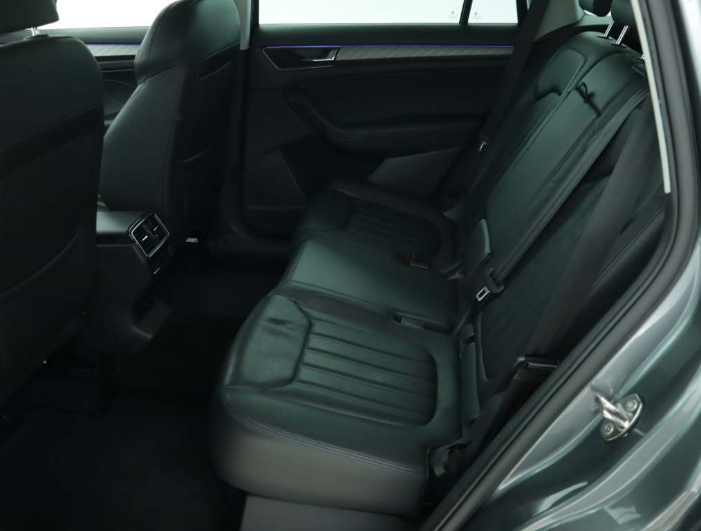 Tesla Model Y 4x4 2022 12