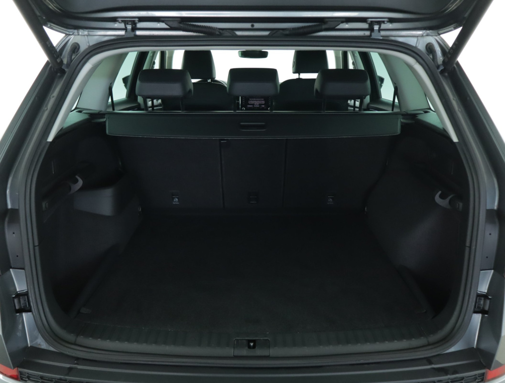 Tesla Model Y 4x4 2022 17