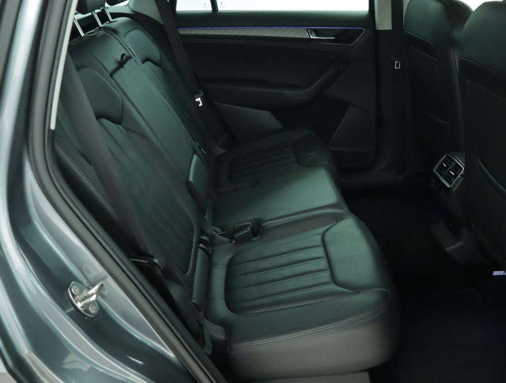 Tesla Model Y 4x4 2022 11
