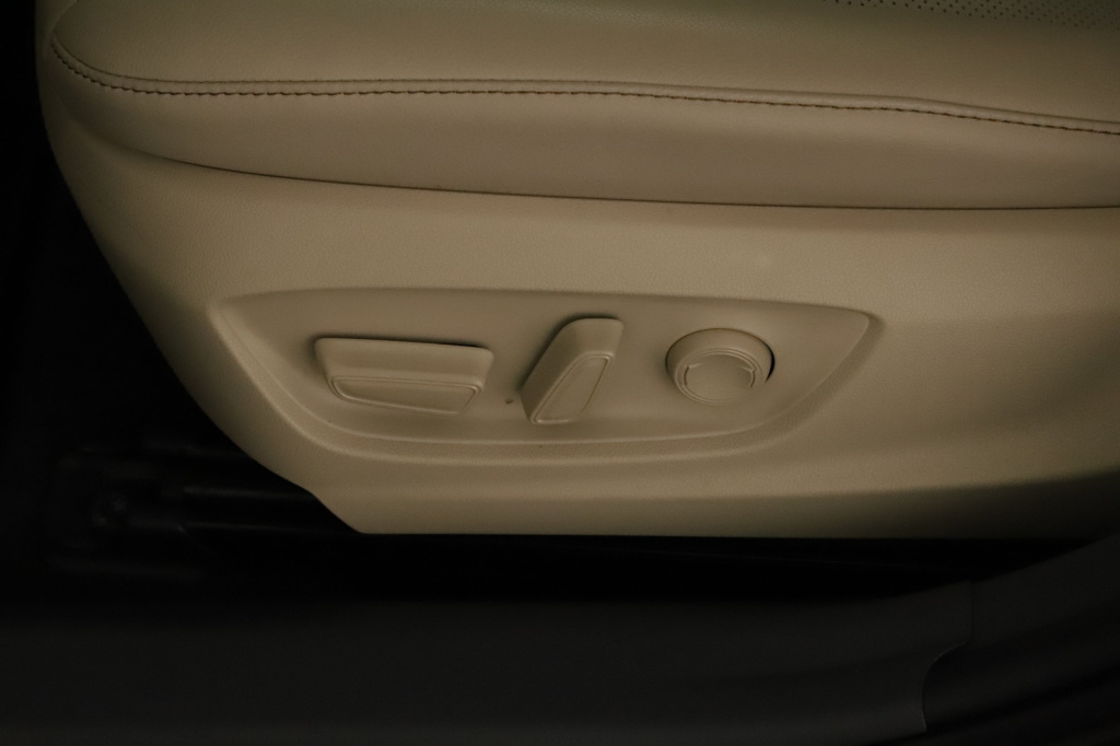 Toyota Camry 2.5 Hybrid 2020 21