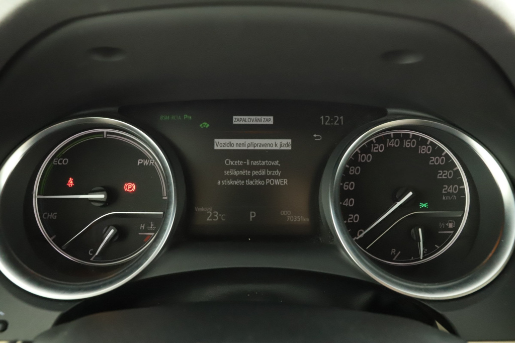 Toyota Camry 2.5 Hybrid 2020 14
