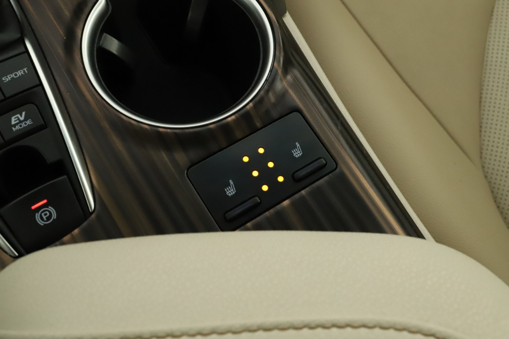 Toyota Camry 2.5 Hybrid 2020 22