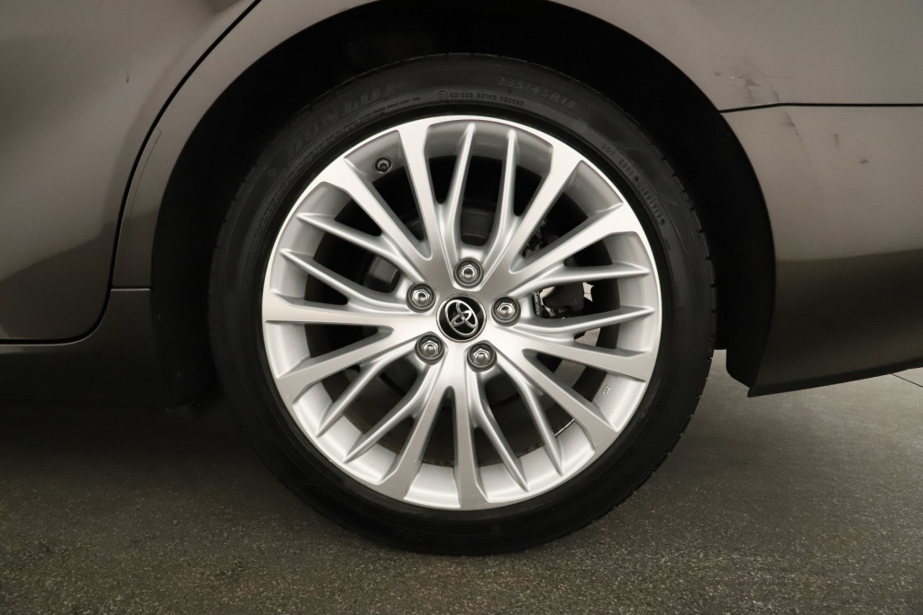 Toyota Camry 2.5 Hybrid 2020 18