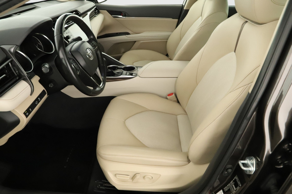 Toyota Camry 2.5 Hybrid 2020 13