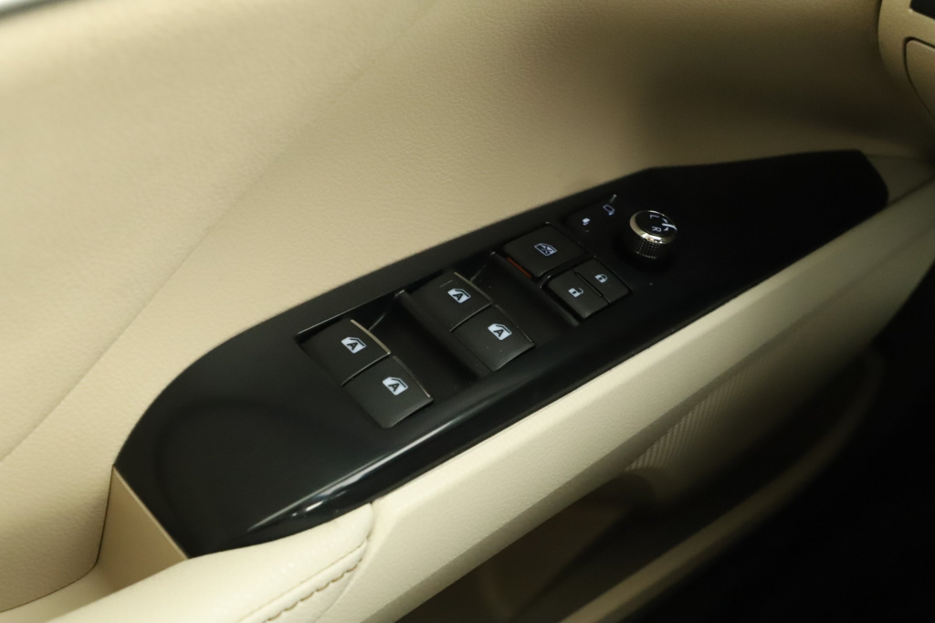 Toyota Camry 2.5 Hybrid 2020 23
