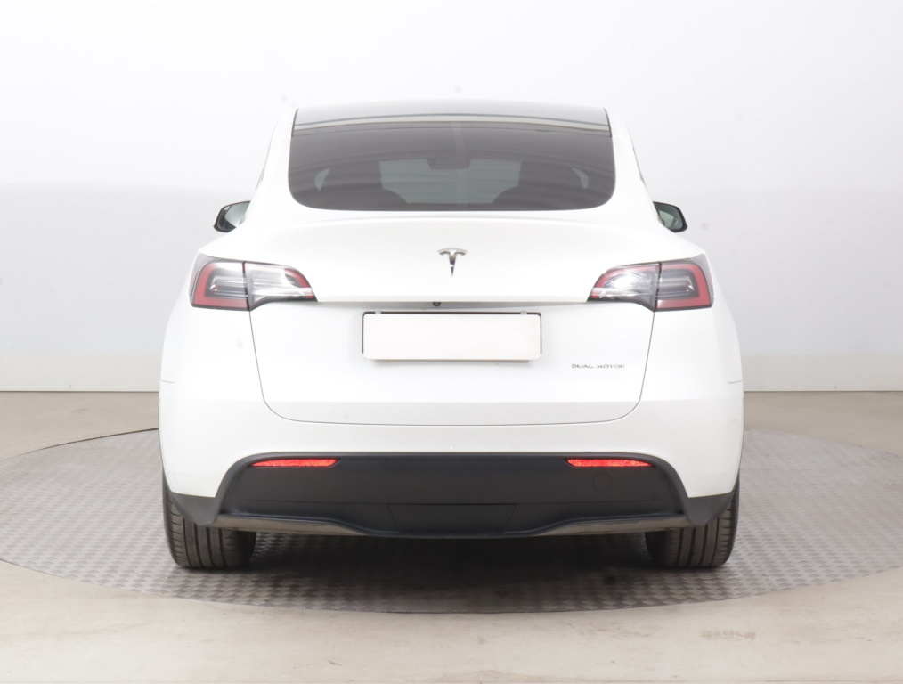 Tesla Model Y 4x4 2023 6