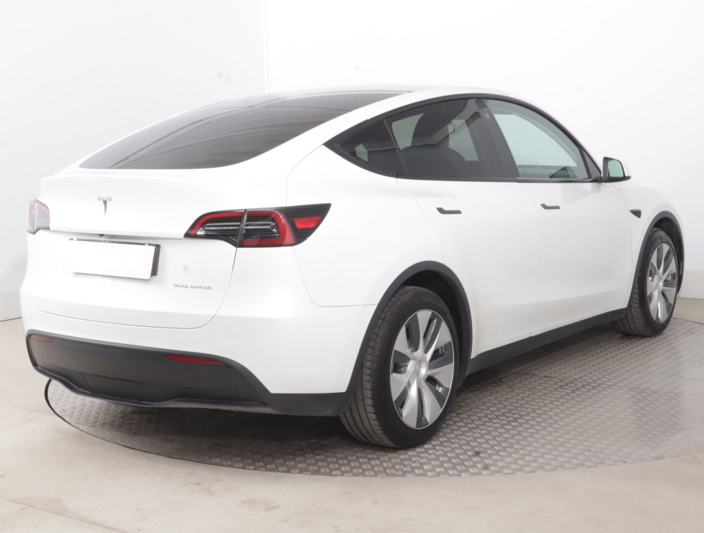 Tesla Model Y 4x4 2023 7