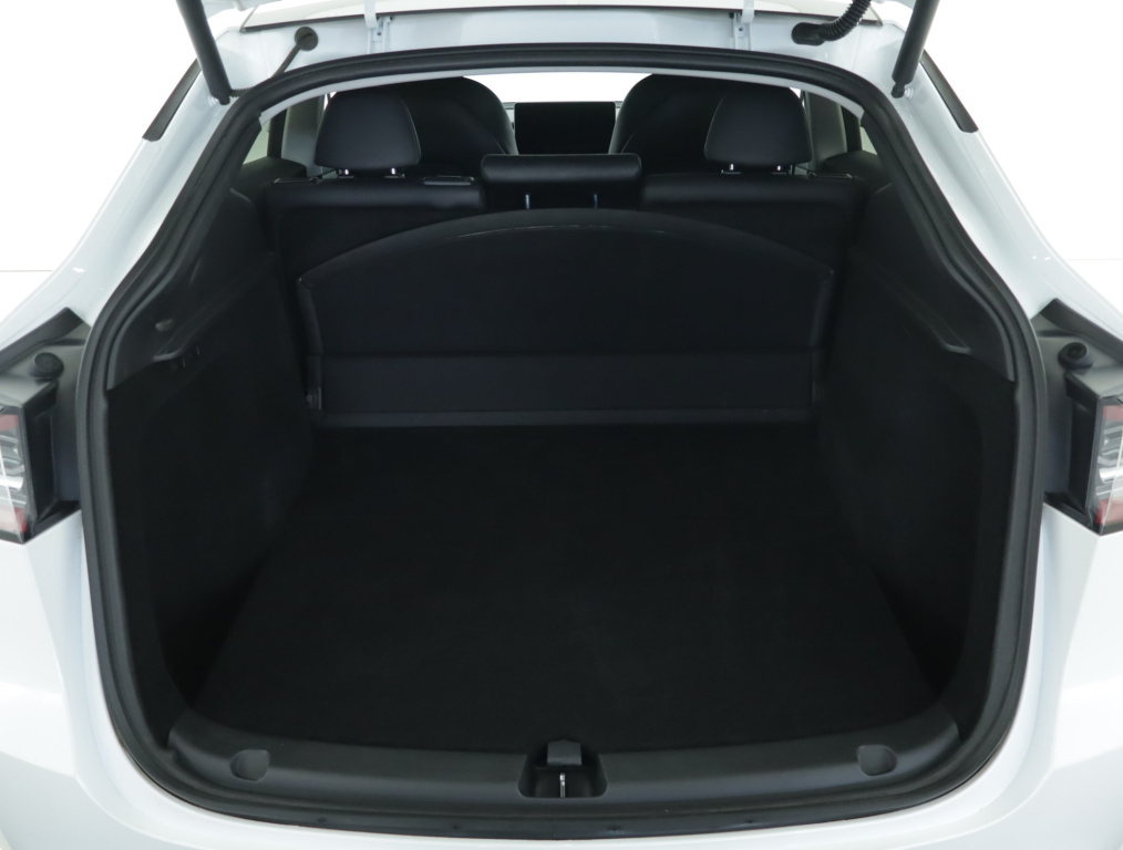Tesla Model Y 4x4 2023 17