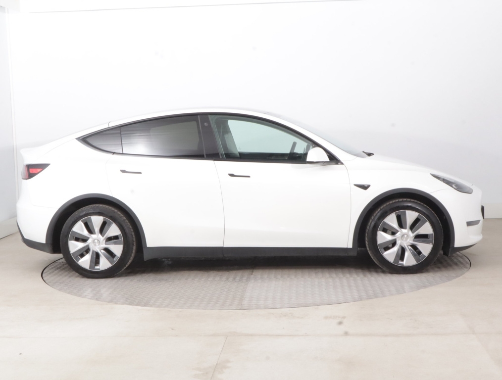 Tesla Model Y 4x4 2023 8