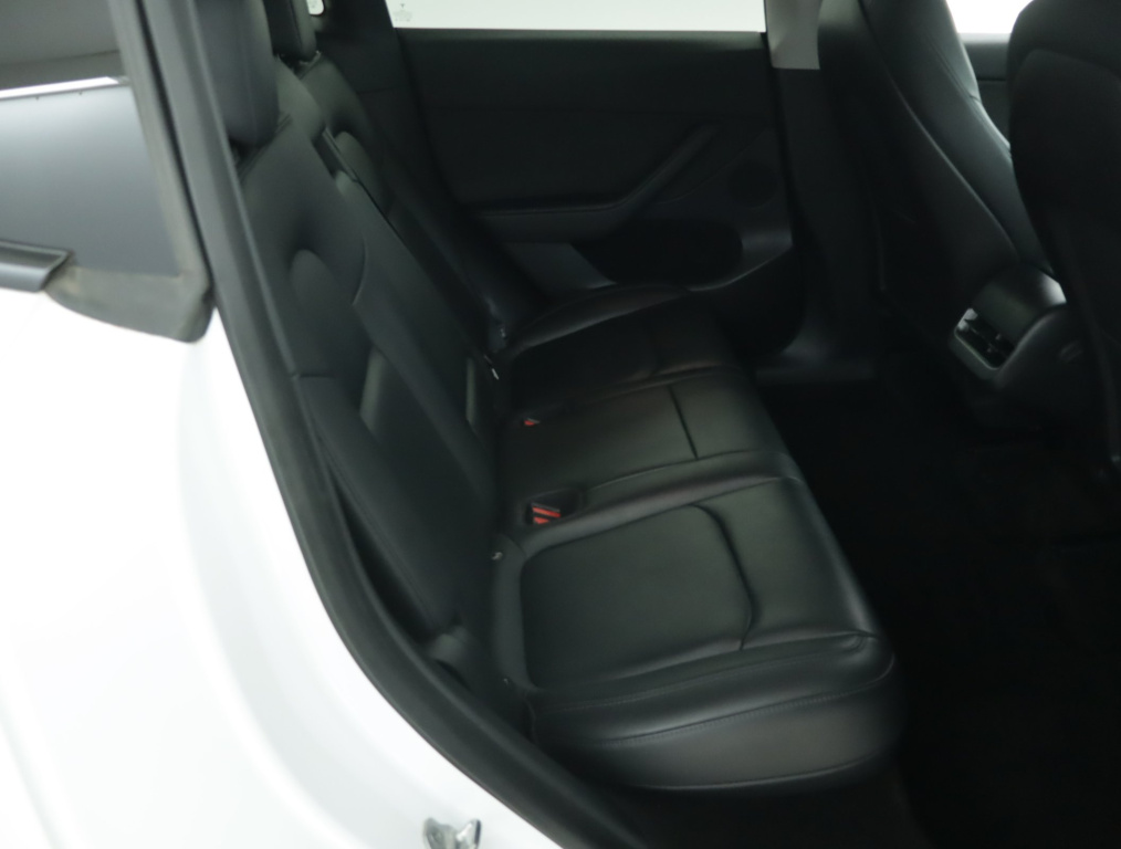 Tesla Model Y 4x4 2022 11