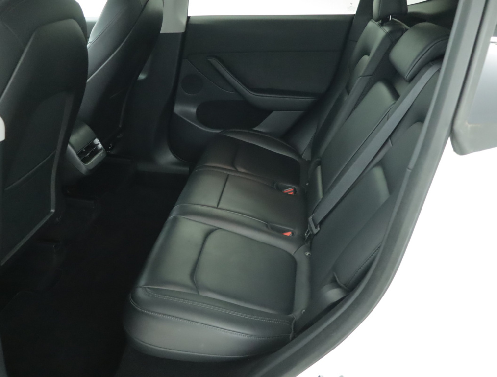 Tesla Model Y 4x4 2022 12