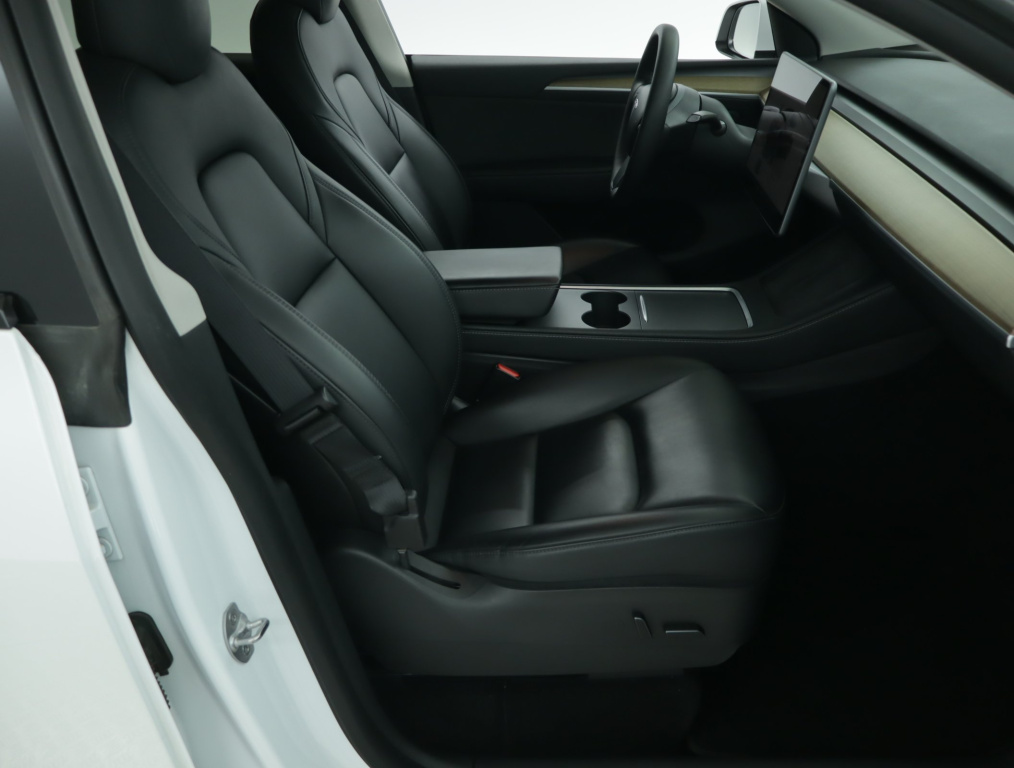 Tesla Model Y 4x4 2022 10