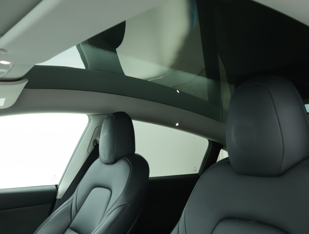 Tesla Model Y 4x4 2022 18