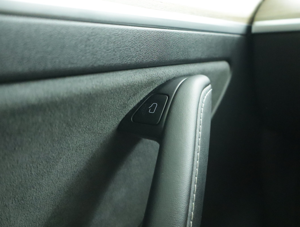Tesla Model Y 4x4 2022 22