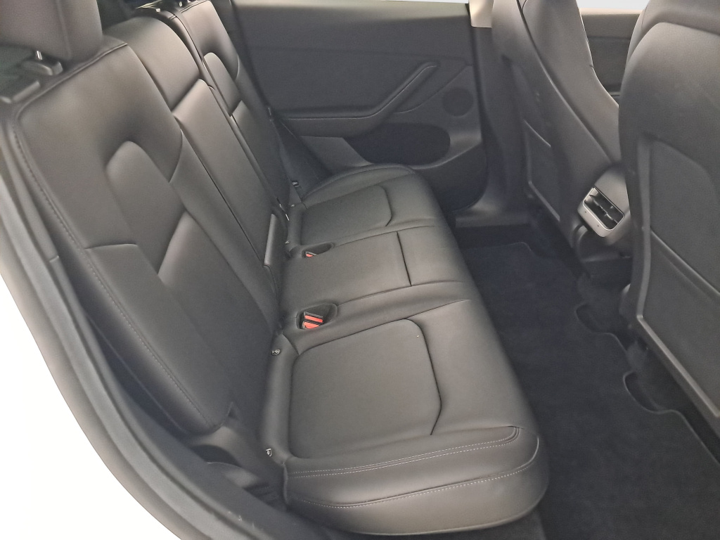 Tesla Model Y 4x4 2022 11