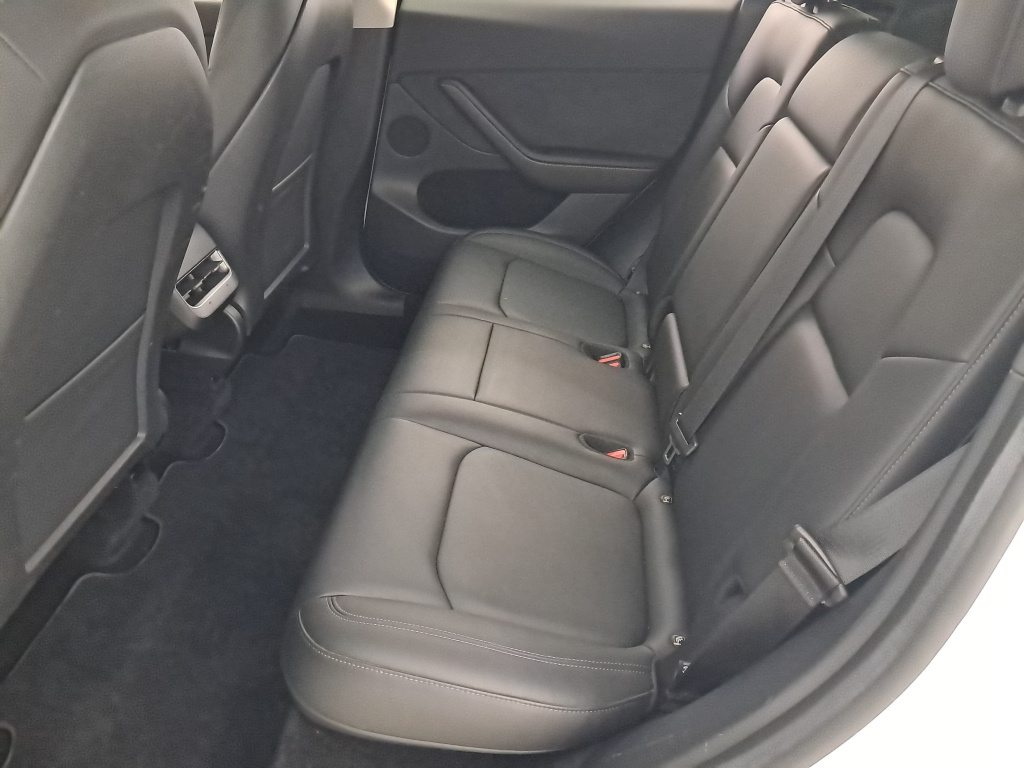 Tesla Model Y 4x4 2022 12