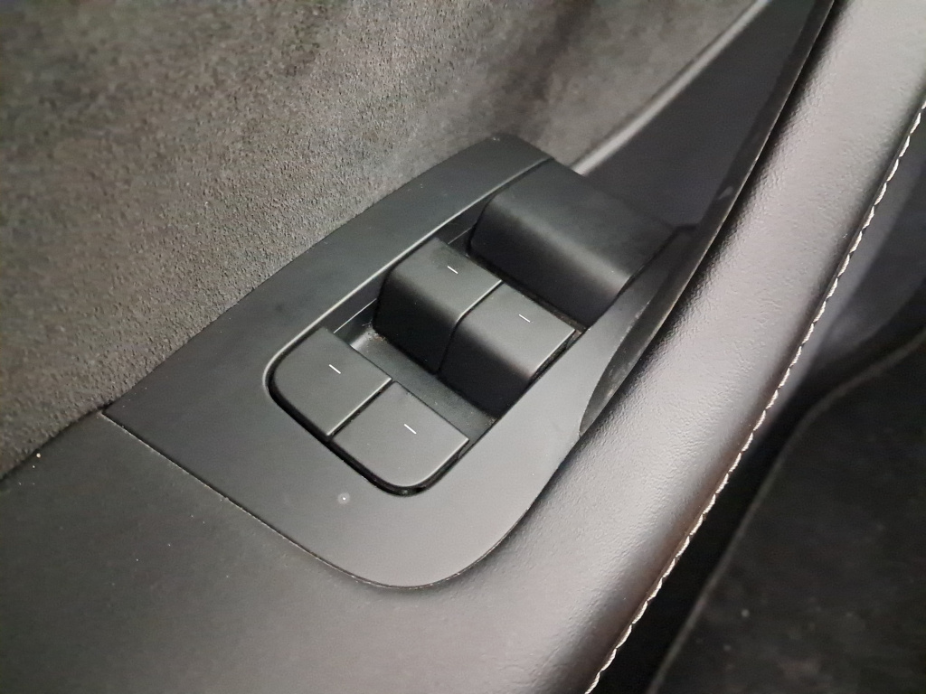 Tesla Model Y 4x4 2022 23