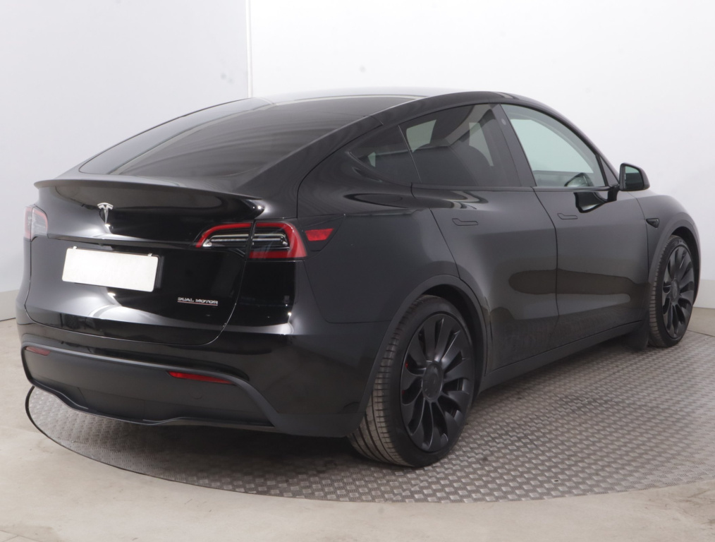 Tesla Model Y 4x4 2022 7