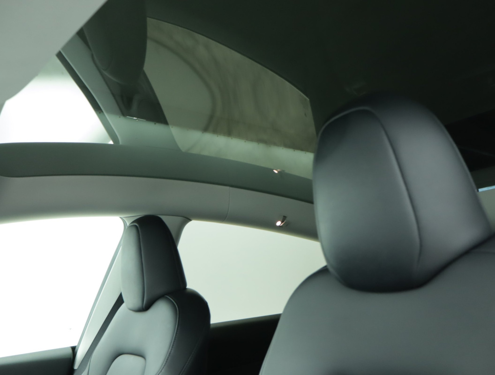 Tesla Model Y 4x4 2023 18