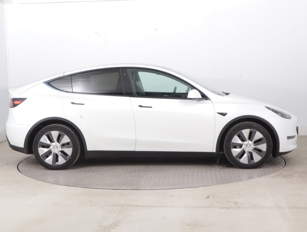 Tesla Model Y 4x4 2023 8