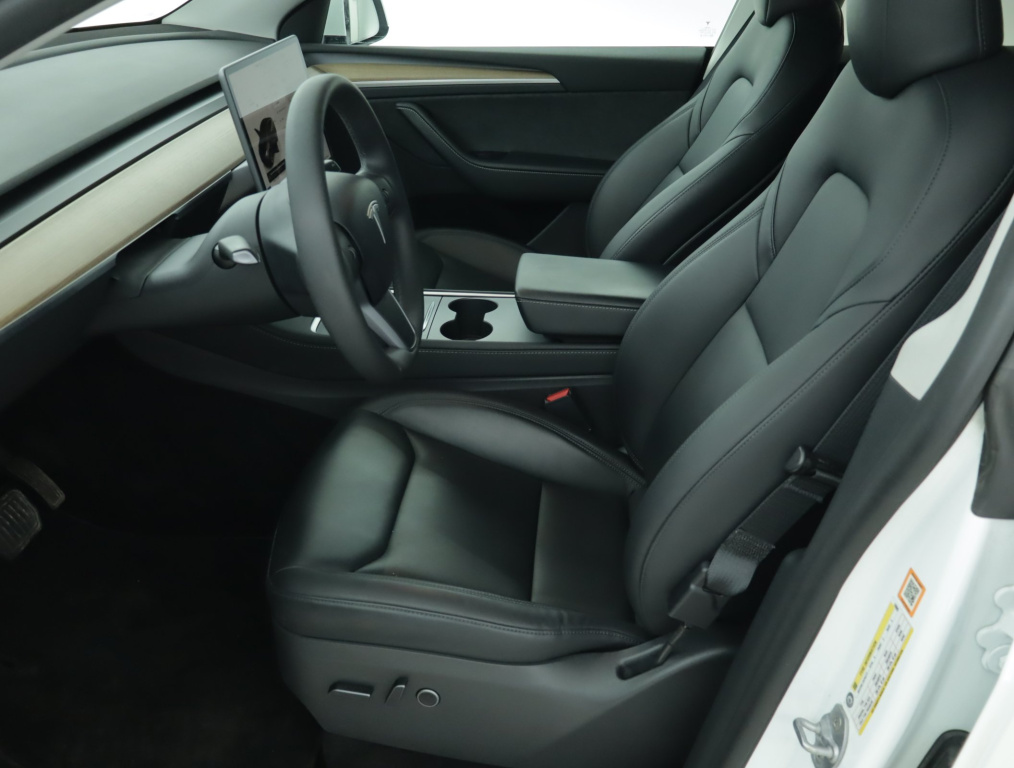 Tesla Model Y 4x4 2023 12