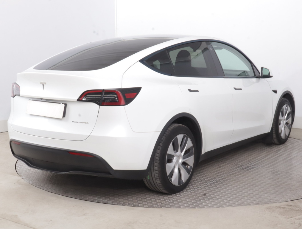 Tesla Model Y 4x4 2023 7