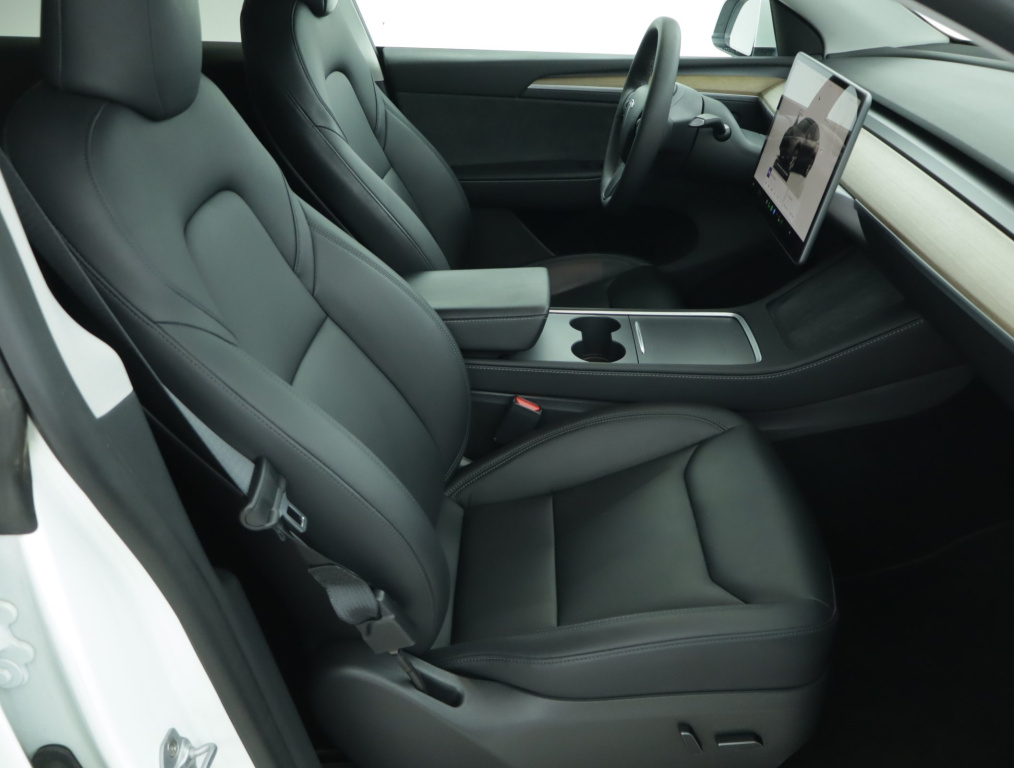 Tesla Model Y 4x4 2023 10
