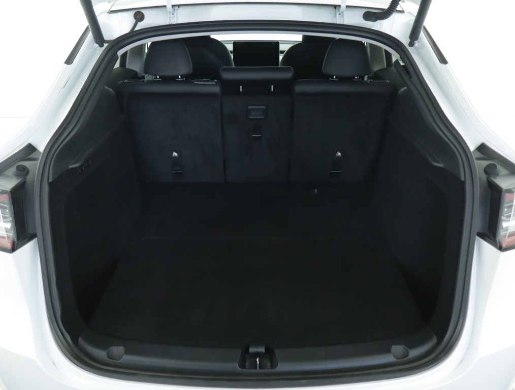 Tesla Model Y 4x4 2023 16