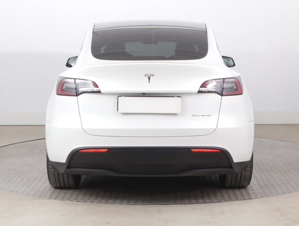 Tesla Model Y 4x4 2023 6