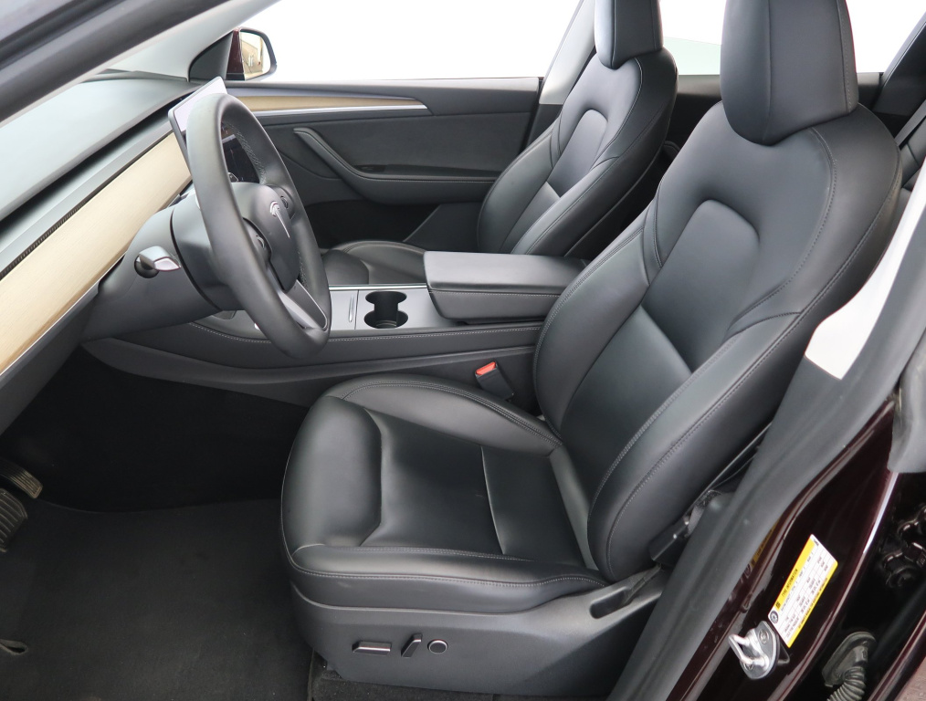 Tesla Model Y 4x4 2023 13