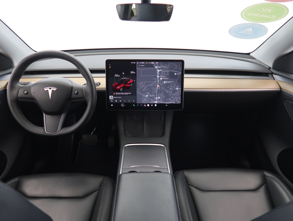 Tesla Model Y 4x4 2023 9