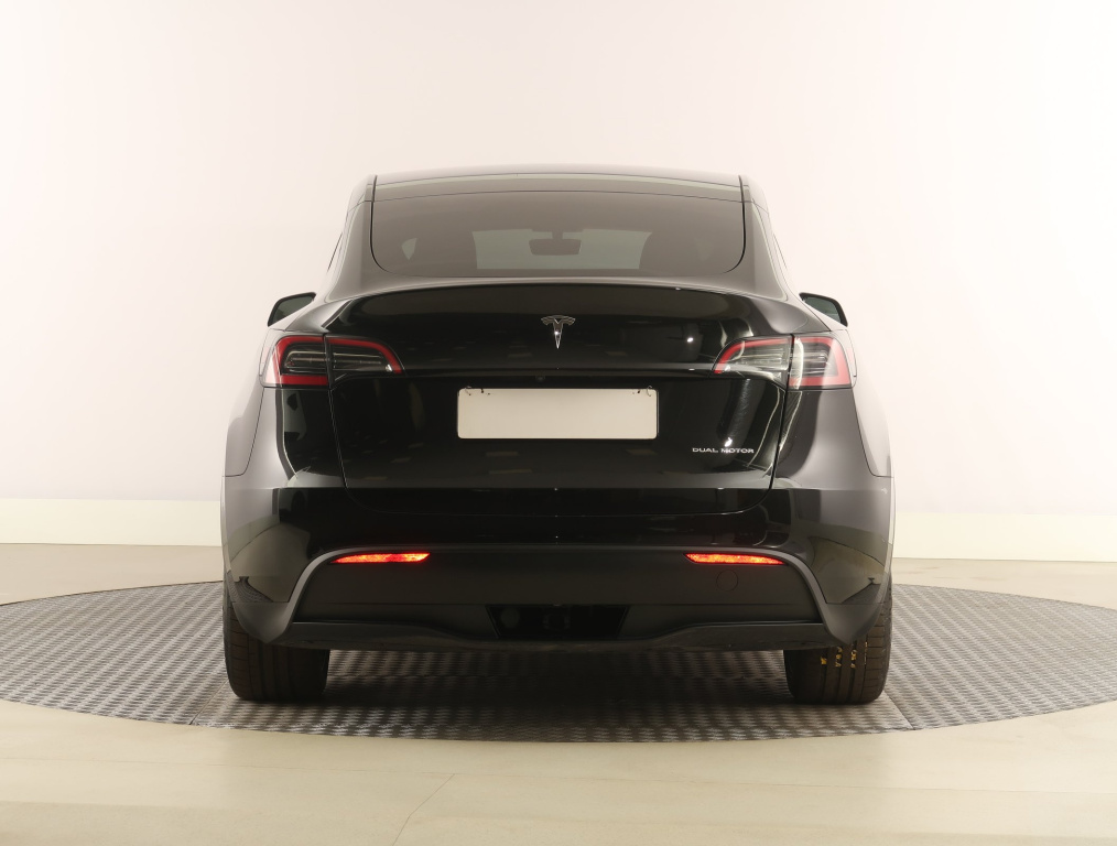 Tesla Model Y 4x4 2023 6
