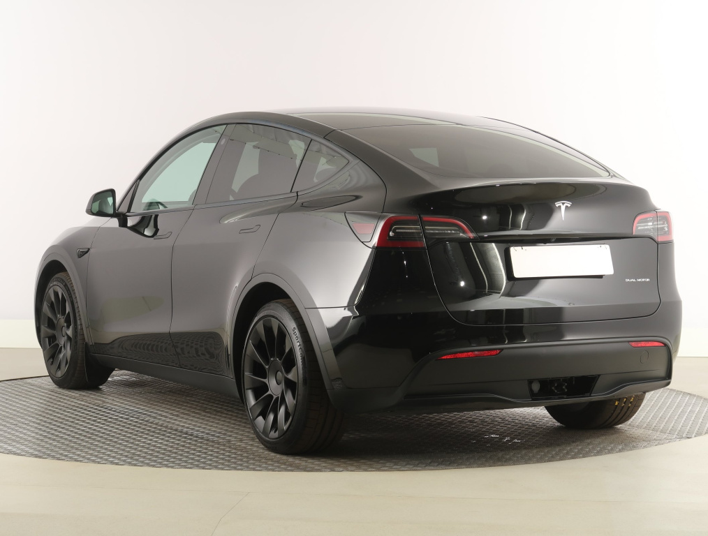 Tesla Model Y 4x4 2023 5