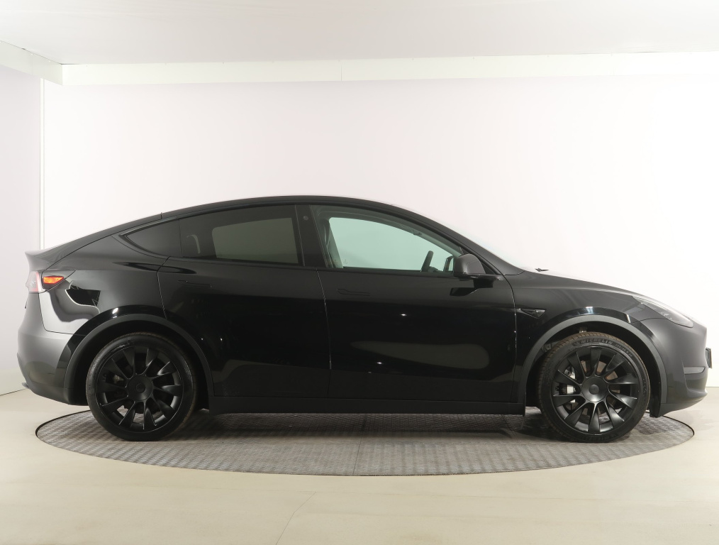 Tesla Model Y 4x4 2023 8