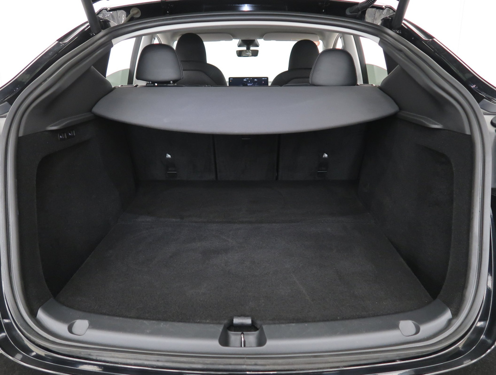 Tesla Model Y 4x4 2023 16