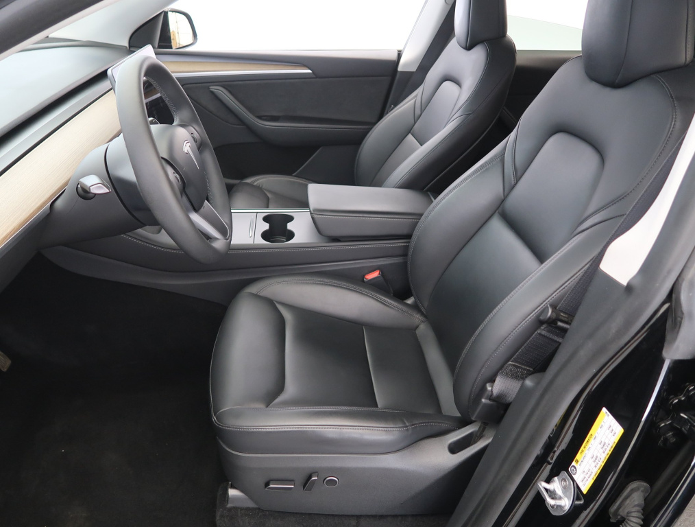 Tesla Model Y 4x4 2023 11